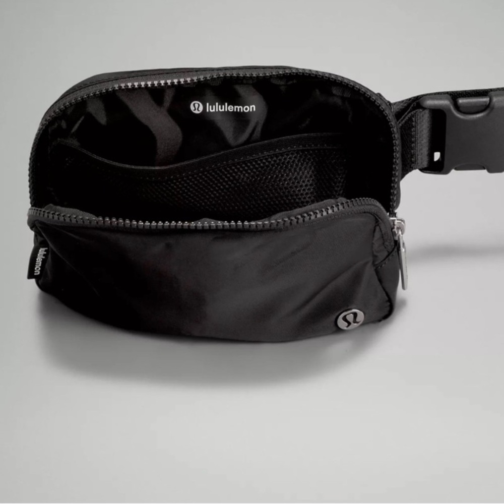 NWT Lululemon Everywhere Belt Bag Black White Logo Wordmark - Picture 5 of 9